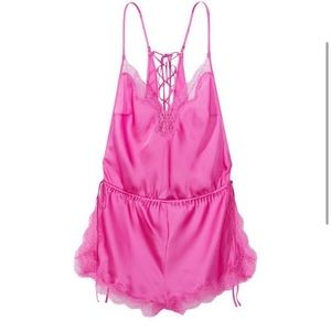 Valentine’s Day is coming ♥️ NWT Victoria Secret Intimate sleepwear size large